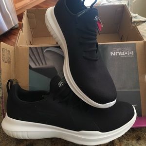 NWT SKECHERS GoRun Mojo Running 7.5 retail $60